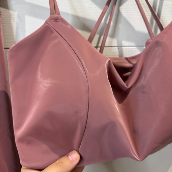 Victoria's Secret VSX Elevate™ Liquid Shine Stretch-Comfort Set - Picture 4 of 12